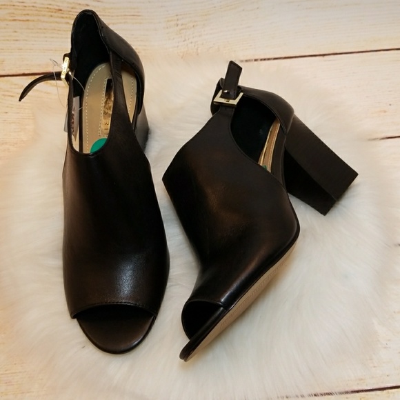 Tahari Shoes - WORN 1X  Tahari peep toe ankle strap heels size 8